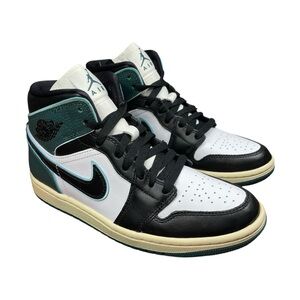Women’s Air Jordan 1 Mid SE white/black/light dew Size: 7W.